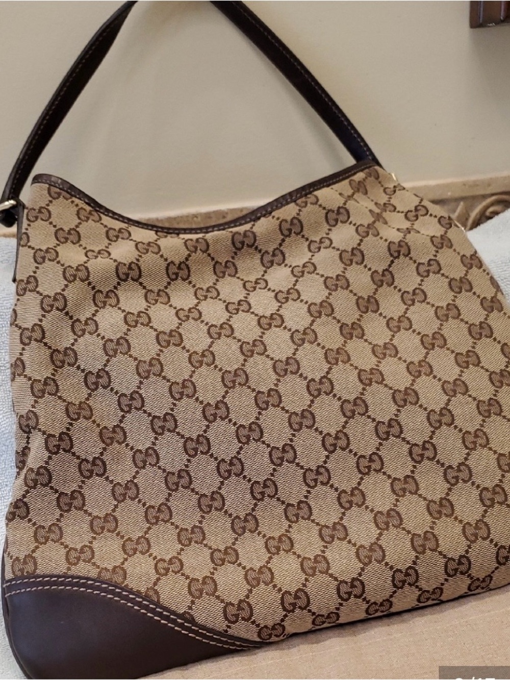 *Authentic* Gucci Beige Brown GG Canvas Shoulder Bag with Dark Brown Trim - Picture 3 of 14